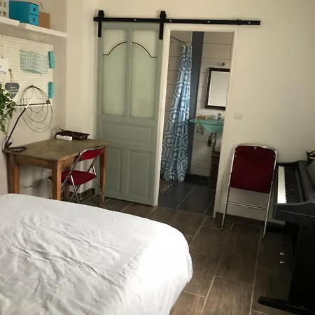 לינה וארוחת בוקר Maison *