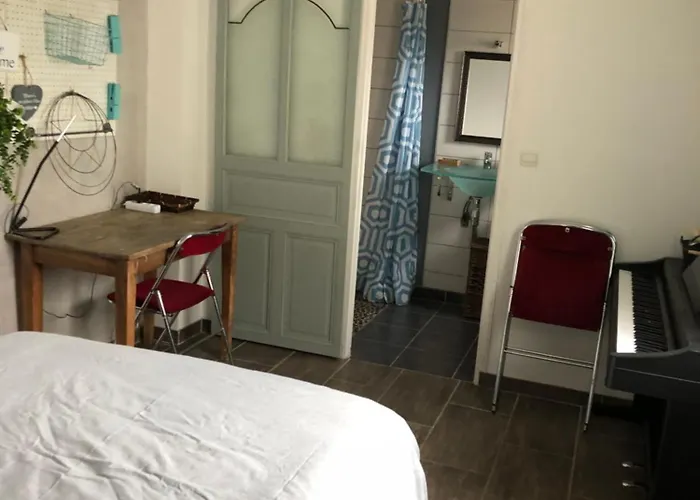 לינה וארוחת בוקר Maison *